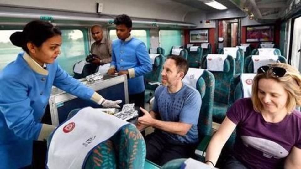 From Delhi: Taj Mahal & Agra City Tour By Gatiman Train - Key points that make this Agra tour work
