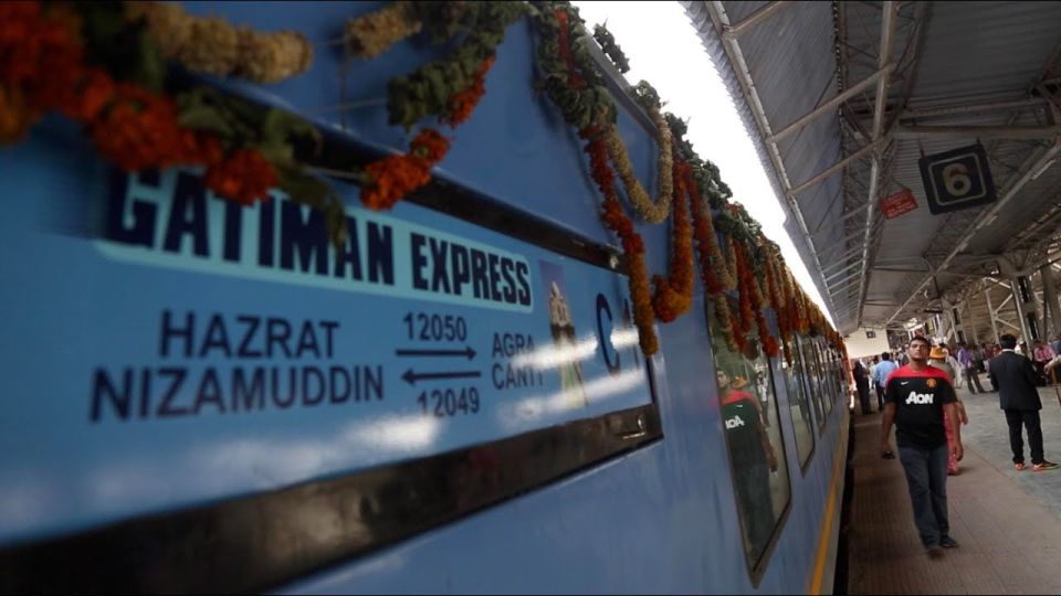 From Delhi: Taj Mahal & Agra City Tour By Gatiman Train - Express security and e-tickets: saving time where it matters