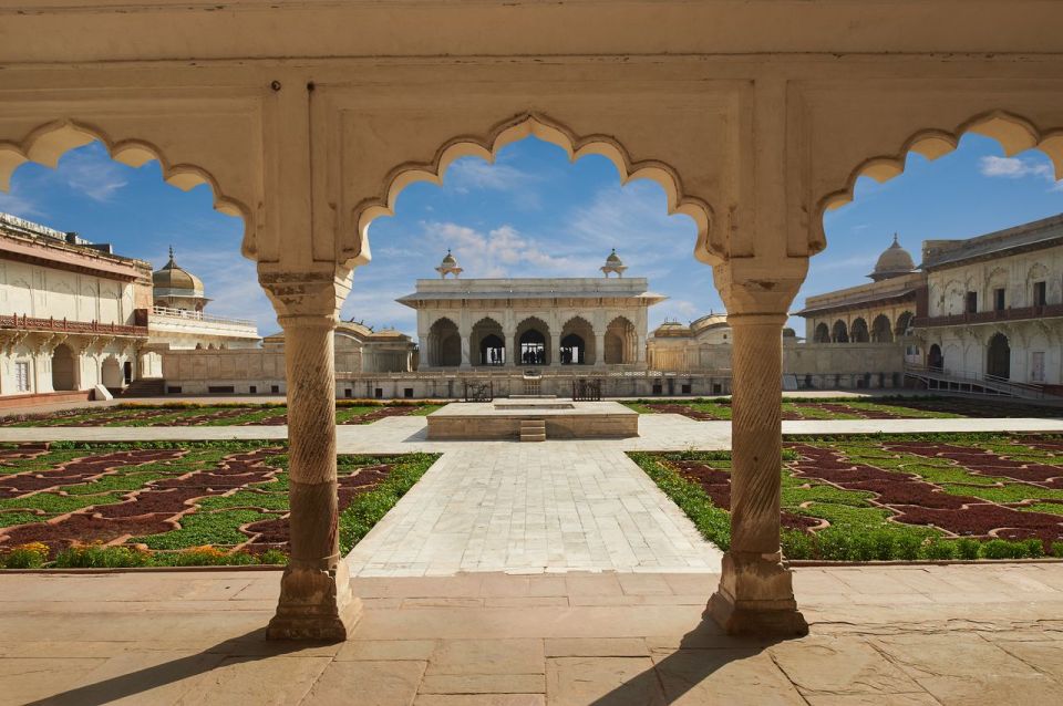 From Delhi: Taj Mahal & Agra City Tour By Gatiman Train - Breakfast and dinner on the train: built-in meal timing