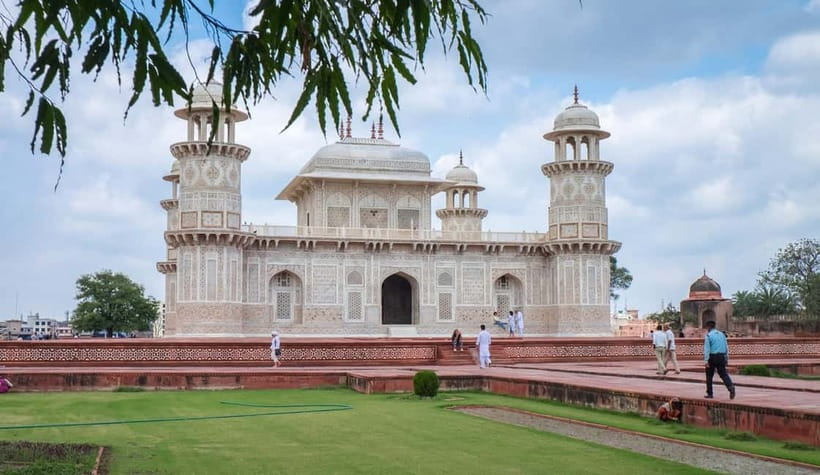 From Delhi: Taj Mahal & Agra Day Tour by Superfast Train - Why This Day Trip Works: Fast Train + Guided Stops