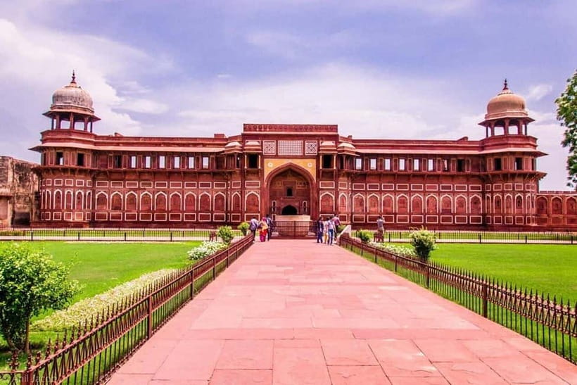 From Delhi: Taj Mahal & Agra Day Tour with Fatehpur Sikri - Private, air-conditioned car pickup: where this tour wins instantly