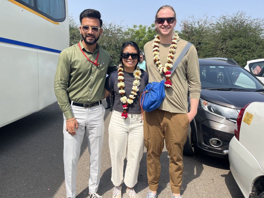 From Delhi: Taj Mahal and Agra Day Tour by Super-fast Train - Train ride timing: getting breakfast with your seat help