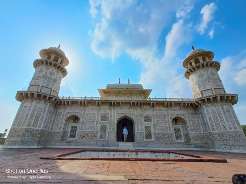 From Delhi: Taj Mahal Luxury Day Tour By Superfast Train - Back to Delhi on the 5:50 train, with dinner included