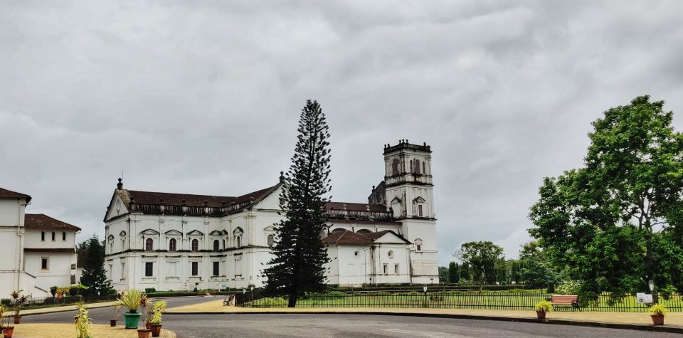 Goa: Private Full-Day Sightseeing Highlights Tour - Old Goa churches: where the architecture does the talking