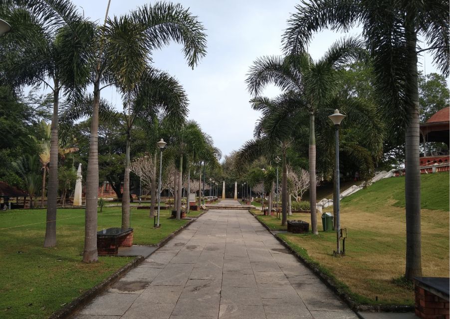 Heritage & Cultural Walk of Trivandrum Guided Walking Tour - Kanakakunnu Palace and the tallest national flag in India