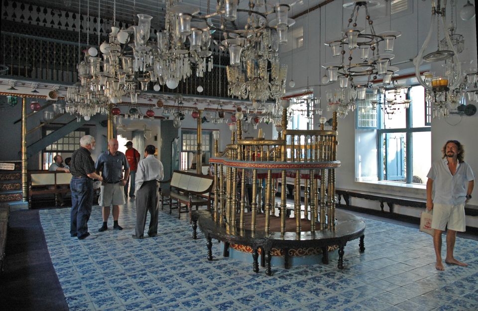 Highlights of Cochin: Group Tour from Cochin Port - Paradesi Synagogue and Jew Town: The Spice Trade Comes Alive