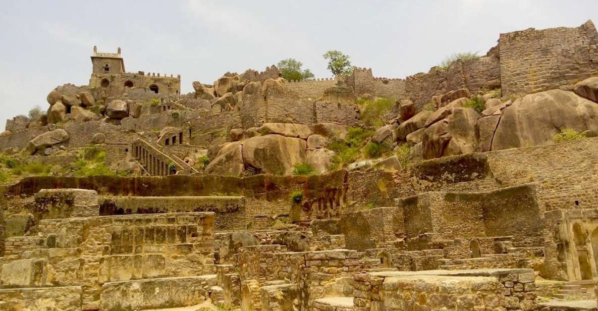 Hyderabad: Golconda Fort and Qutub Shahi Tombs Half-Day Tour - Golconda Fort: from mud walls to diamond capital