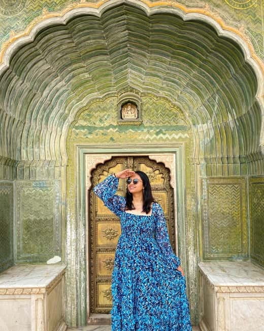 Jaipur: 2-Day City Sightseeing Tour with Cab & Guide - Day 1 in Jaipur: Hawa Mahal, City Palace, and Jantar Mantar in One Old City Loop