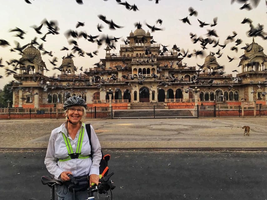 Jaipur: 3-Hour Morning Bike Tour of Jaipur Old City - Govind Dev Ji Temple Ceremony and Aarti Atmosphere