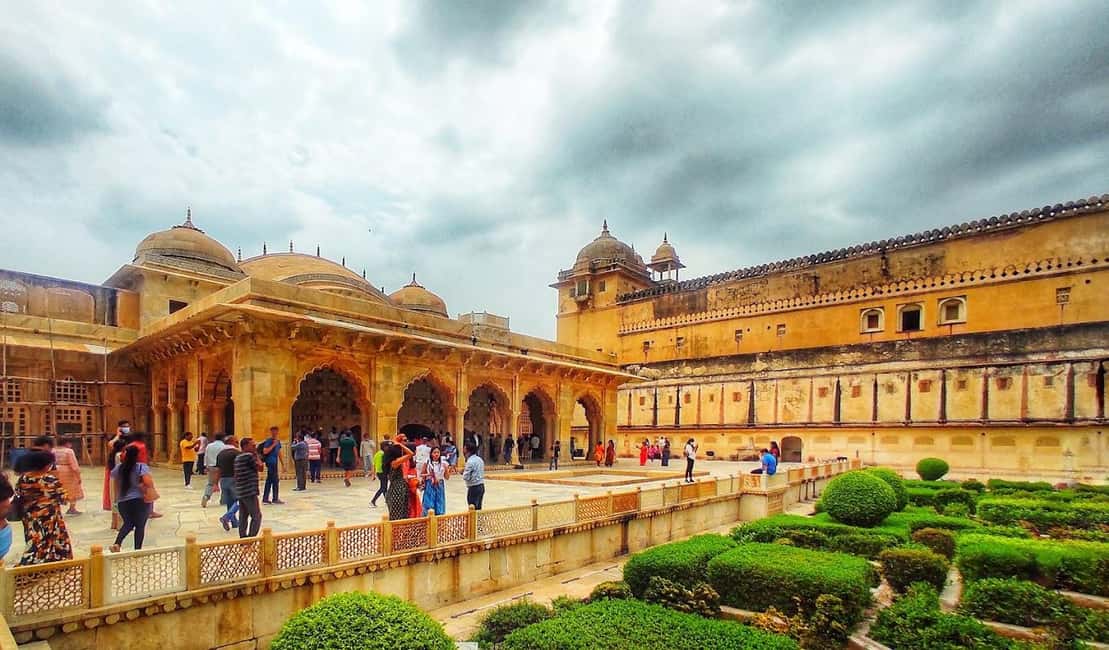 Jaipur: Amber Fort Guided Tour and Entry Ticket - Timing, entry flow, and heat: how to make the day feel easy