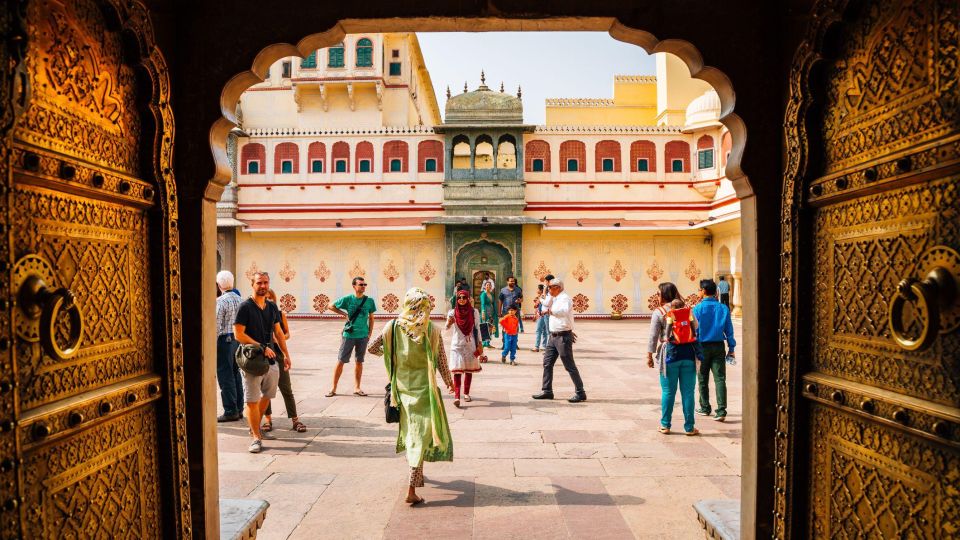 Jaipur: Full-Day Private Sightseeing Tour by Tuk Tuk - Shopping time and lunch without losing the day