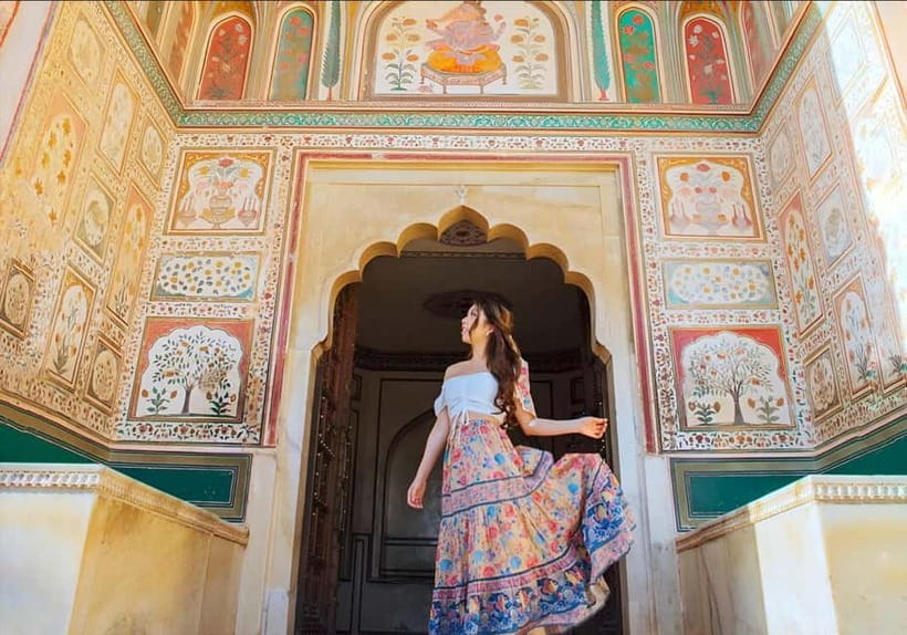Jaipur: Half-Day Guided Sightseeing Tour with Flower Market - City Palace and Jantar Mantar: two kinds of Jaipur brainpower