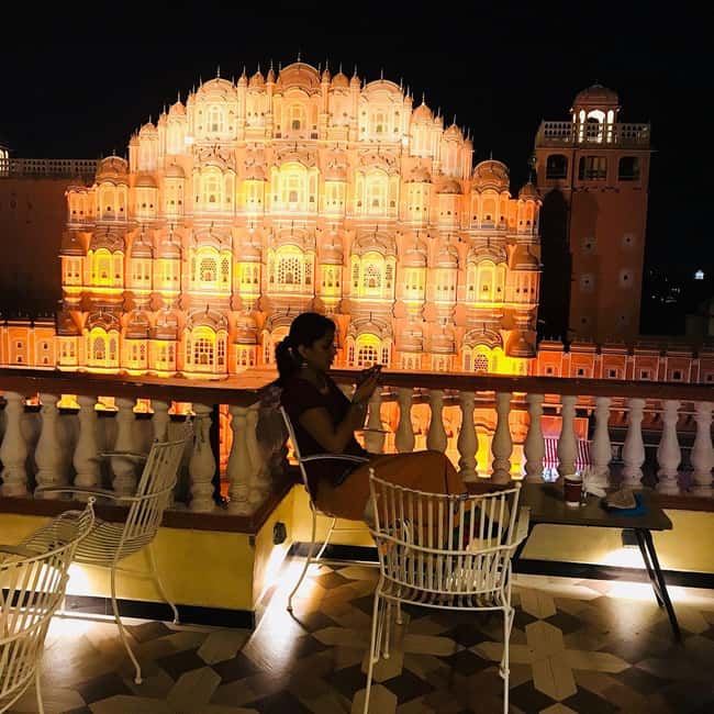 Jaipur Night Wonders: A Guided Night Walking Tour - Where the Tour Starts: Meeting Near Hawa Mahal