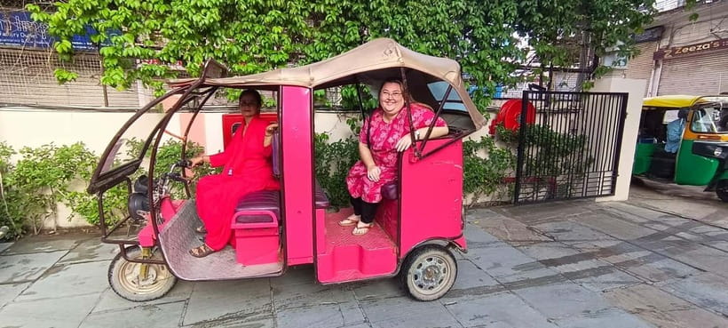 Jaipur Private City Tour with a Women-Driven E-Rickshaw Ride - City Palace and Jantar Mantar: power meets old-school science