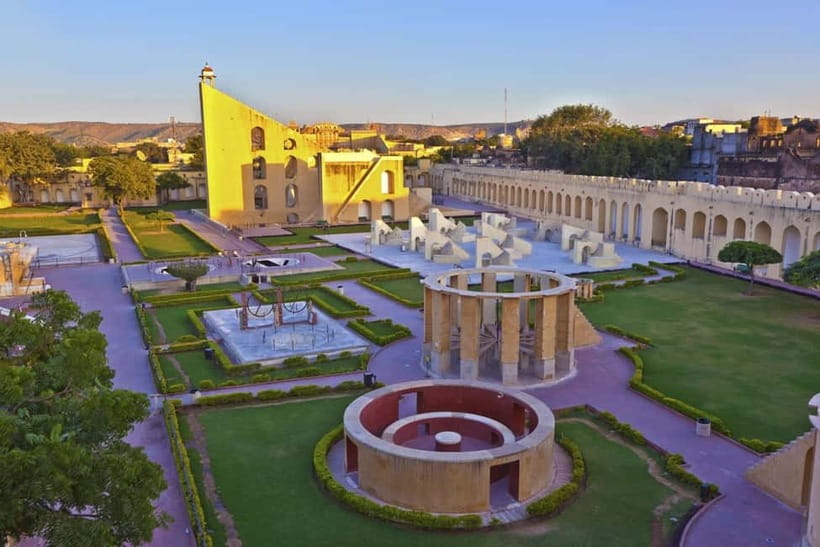 Jaipur: Private City Tour with Car, Guide, Tickets & Lunch - City Palace: where Mughal and Rajput styles meet in real artifacts
