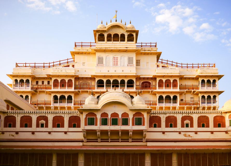 Jaipur: Private Full Day Sightseeing Tour By Car with Guide - Arts stops, shopping time, and lunch without derailing the day