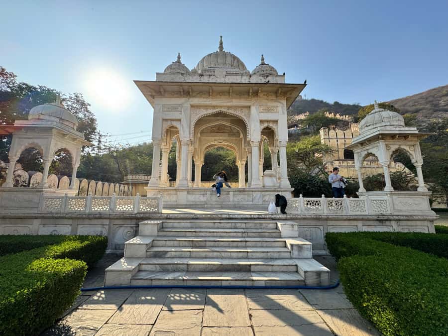 Jaipur: Private Full-Day Sightseeing Tour by Tuk-Tuk - Jal Mahal on the way to Amber Fort: pause for the water views