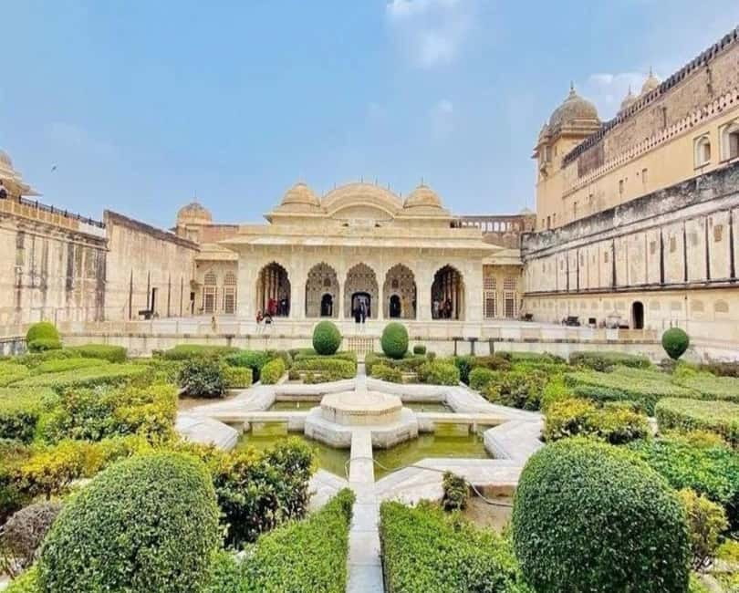Jaipur: Private Sightseeing Day Tour with Guide by Car - Amber Fort and the Palace: Your Big Fort-Walk Moment