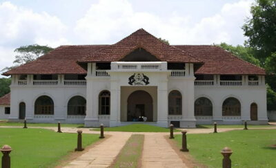 Kochi: Cruise on the Spice and Silk Routes - Islands and shipyard views along Kochi’s Spice and Silk shoreline