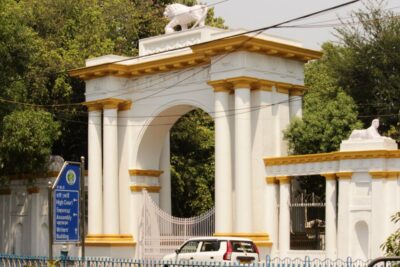 Kolkata: A Sea of Faces and A Thousand Places - Getting your bearings at Esplanade (and why that meeting spot matters)