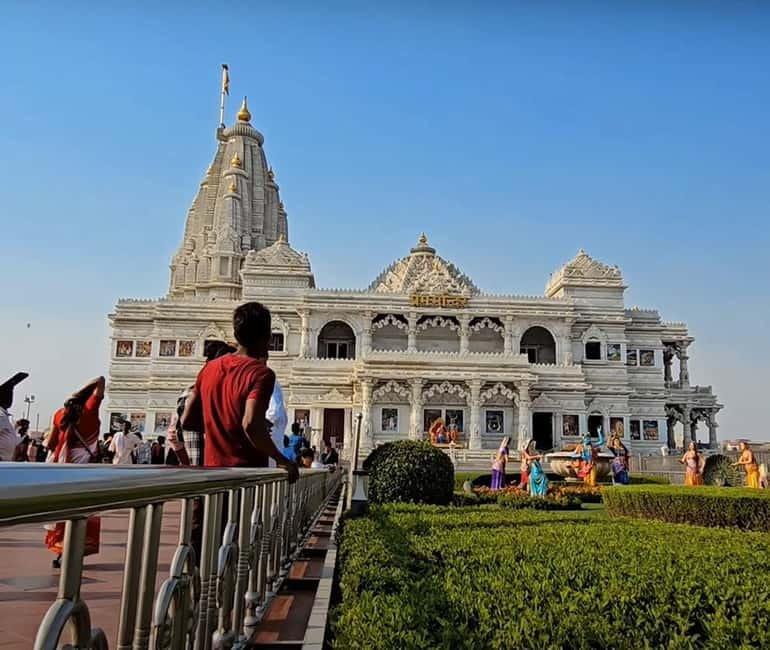 Magical Mathura Vrindavan Tour: Krishna's Homeland - Dwarkadhish Temple: calm air and detailed architecture