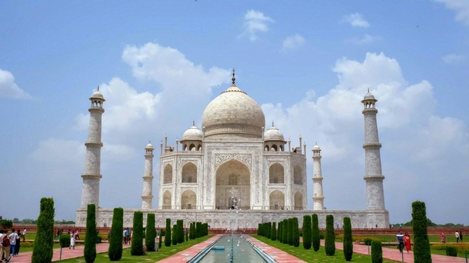 Taj Mahal & Agra Fort Private Tour with Lunch & Pickup - Entering the Taj Mahal: What the Licensed Guide Changes