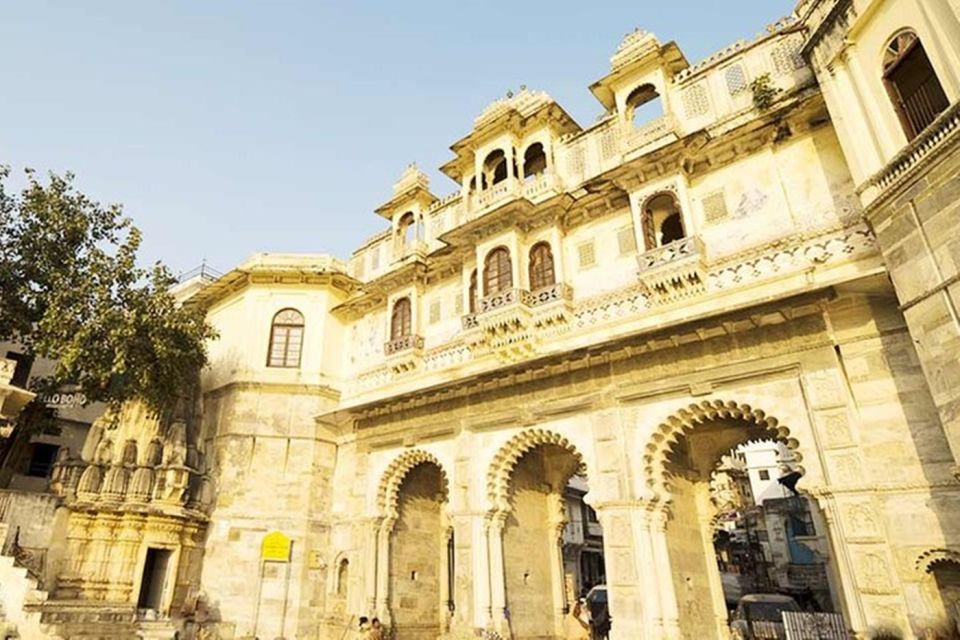Udaipur: City Palace Museum Tour and Lake Pichola Boat Tour - Jagdish Temple: more than a photo stop
